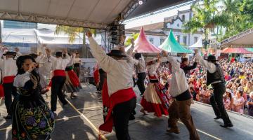 Festa de Portugal leva música, dança, comidas típicas e lazer ao Centro Histórico de Santos