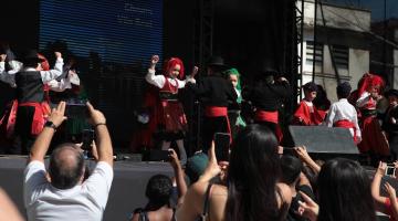 Festa promove cultura portuguesa e leva diversão à Região Central de Santos até domingo