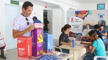 pessoas fazendo teste de sangue #paratodosverem