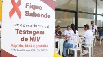 pessoas fazendo teste de sangue #paratodosverem