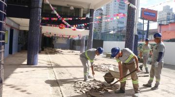 operários atuando na obra #paratodosverem 