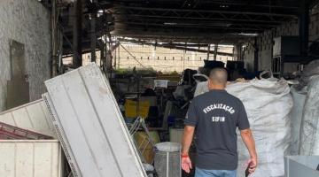 agente da sefin vistoria ferro-velho. #paratodosverem