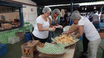 Hamburgada do bem faz a alegria de 600 crianças em escola municipal da Zona Noroeste