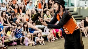 ator se apresenta na concha acústica #paratodosverem