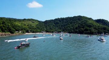 embarcações realizam operação no mar #paratodosverem