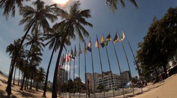 Praça das Bandeiras recebe ação pelo Outubro Rosa