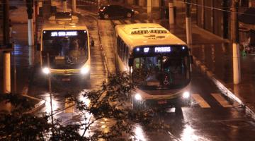 Pessoas com deficiência e idosos em Santos podem descer fora do ponto de ônibus à noite