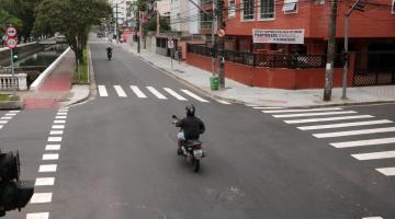 Renovação asfáltica da Avenida Pinheiro Machado, canal 1 de Santos, é concluída