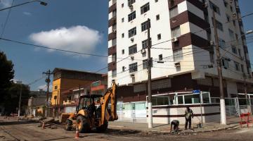 Programa de pavimentação em Santos chega ao bairro Aparecida