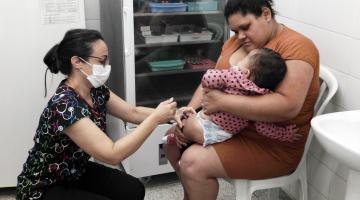 Santos aplica 339 doses no 1º dia de imunização da nova vacina contra a covid-19