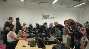 Terceira Idade mostra conhecimento tecnológico e seus benefícios em evento em Santos