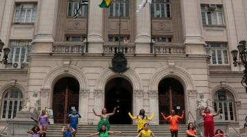 Flash mob colore a Praça Mauá em ação da 13° Semana da Diversidade de Santos