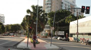 Revitalização da ciclovia da Afonso Pena, em Santos, avança e usuários já utilizam primeiro trecho