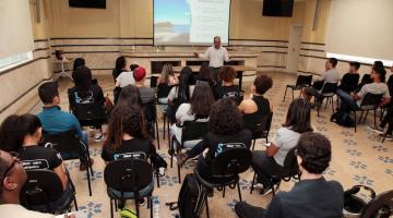 Alunos de Etec participam de palestra sobre as finanças municipais em Santos