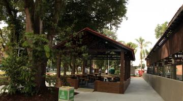 Gazebo revitalizado é entregue e emociona frequentadores de praça de Santos