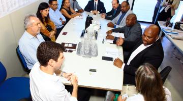 Cônsul geral da África do Sul se reúne com autoridades de Santos