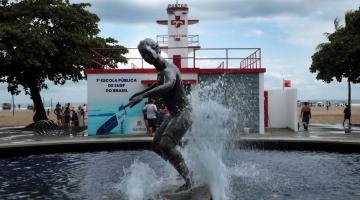 Fachada da Escola de Surf de Santos. #Paratodosverem