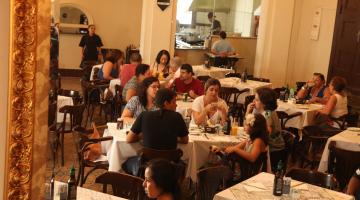 Restaurante-escola abre pela 1ª vez para almoço no Dia dos Pais