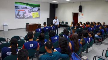 Jovens debatem sobre diversidade e direitos humanos