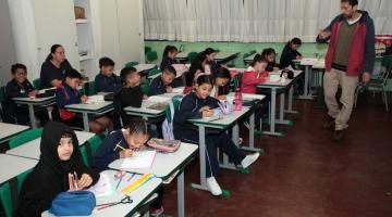 alunos sentados em suas respectivas carteiras. #paratodosverem