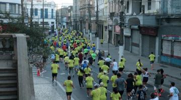 Corrida pelo Centro de Santos. #Paratodosverem