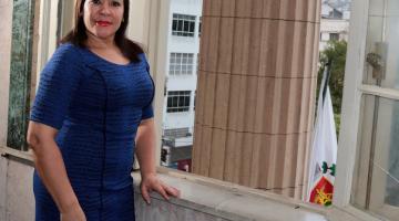 Mês do Servidor: Ruth, habilidade e cuidado na Procuradoria Geral em Santos
