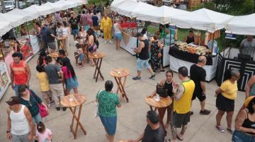 Feira na Ponta da Praia atrai santistas e turistas neste fim de semana