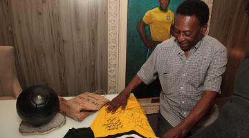 Pelé inaugura Sala do Rei em seu museu