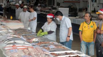 Com muitas opções para a ceia de Natal, Mercado de Peixes de Santos espera aumento nas vendas
