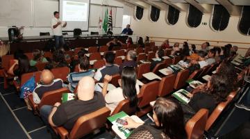 No Dia de Prevenção de Acidentes de Trabalho, Prodesan discute riscos dos produtos de limpeza em Santos