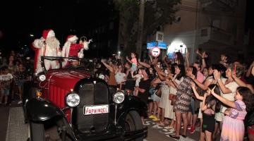 Parada de Natal vai encantar frequentadores da Rua Gastronômica, no Gonzaga, em Santos