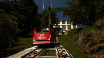 bonde sobe pelo monte serrat #pracegover