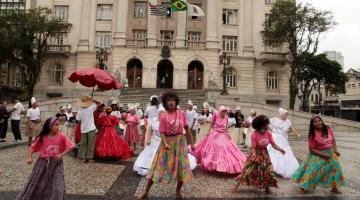 Praça Mauá, em Santos, recebe manifestações culturais em alusão ao mês da Consciência Negra