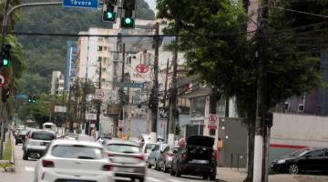 Semáforos sincronizados reduzem em quase 40% tempo de percurso na Avenida Ana Costa, em Santos
