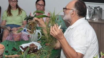 Especialista faz ‘pronto-socorro’ e ensina como cuidar das orquídeas em Santos