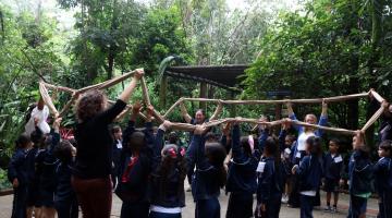 Projeto 'BrinqueMusicando' leva crianças de escola municipal ao Orquidário em Santos