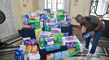 fraldas doadas no fundo #paratodosverem 