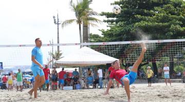 Torneio de futevôlei reúne ex-jogadores do Santos FC na praia