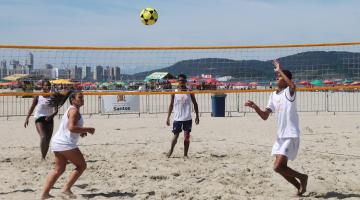 atletas jogando futevôlei #paratodosverem