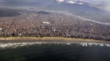 vista geral e ´aérea da cidade, a partir do mar para a dentro, com vista do oceano, a praia, as edificações e o outro lado, novamente, o mar. #partodosverem