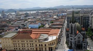 vista geral do centro, com o Coliseu e a Catedral em primeiro plano e bairro do paquetá ao fundo. #paratodosverem