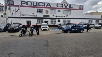 viaturas paradas na porta de delegacia #paratodosverem 