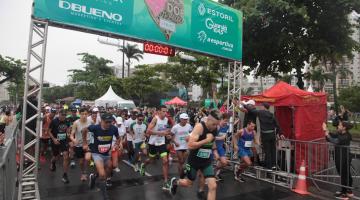 Mais de 2,5 mil pessoas correm pelas ruas de Santos em prol de pacientes com câncer