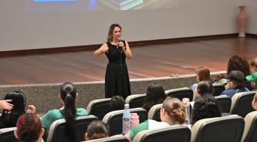 alunos assistem professora #paratodosverem 