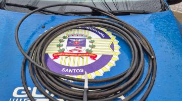 fios em cima de viatura #paratodosverem