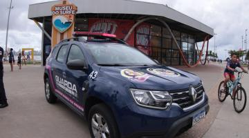 viatura com faixa cor-de-rosa na lateral. #paratodosverem