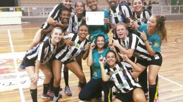 Meninas do handebol feminino vencem na Arena Santos