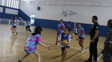 meninas jogando handebol #paratodosverem