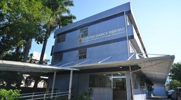 fachada do centro darcy ribeiro.#paratodosverem