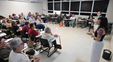 pessoas sentadas em uma sala de aula #paratodosverem